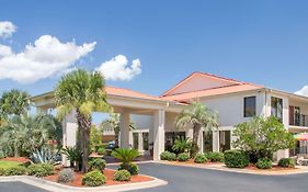 Days Inn & Suites By Wyndham Navarre - Near Beaches Hurlburt